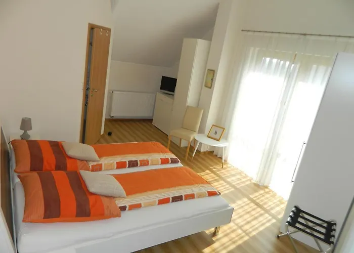 Gaestehaus Borniger 3* Gau-Weinheim